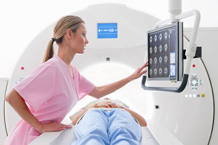 MedTech Performing catscan